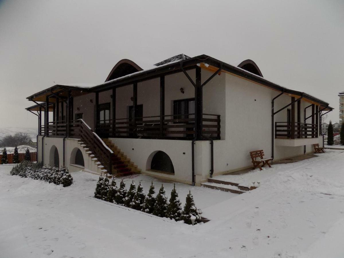 Tango Margo Hotell Valea Lupului  Exteriör bild