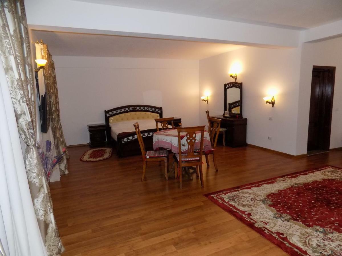Tango Margo Hotell Valea Lupului  Exteriör bild