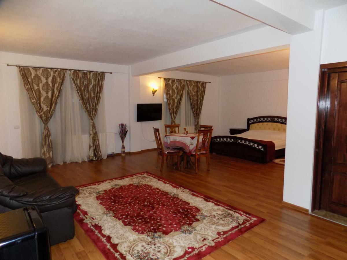Tango Margo Hotell Valea Lupului  Exteriör bild