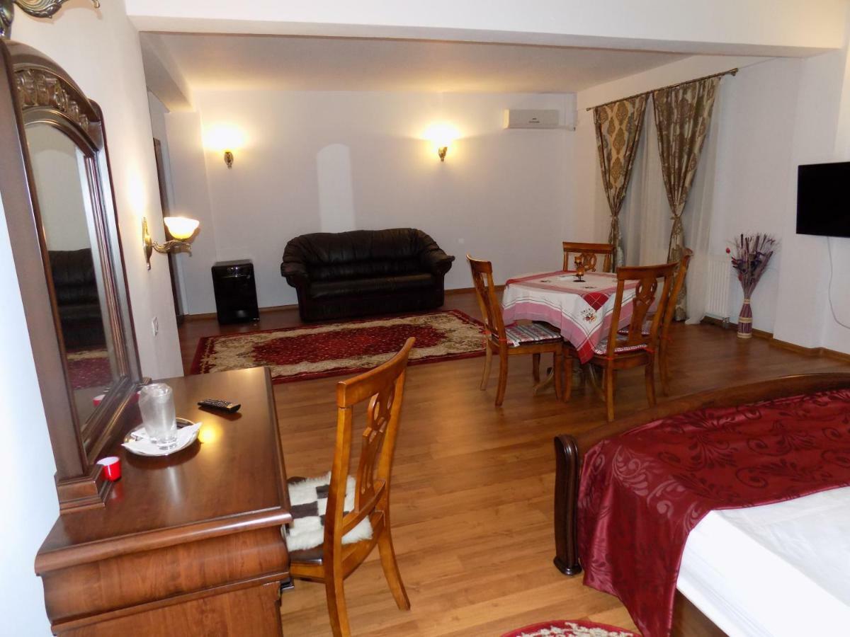 Tango Margo Hotell Valea Lupului  Exteriör bild