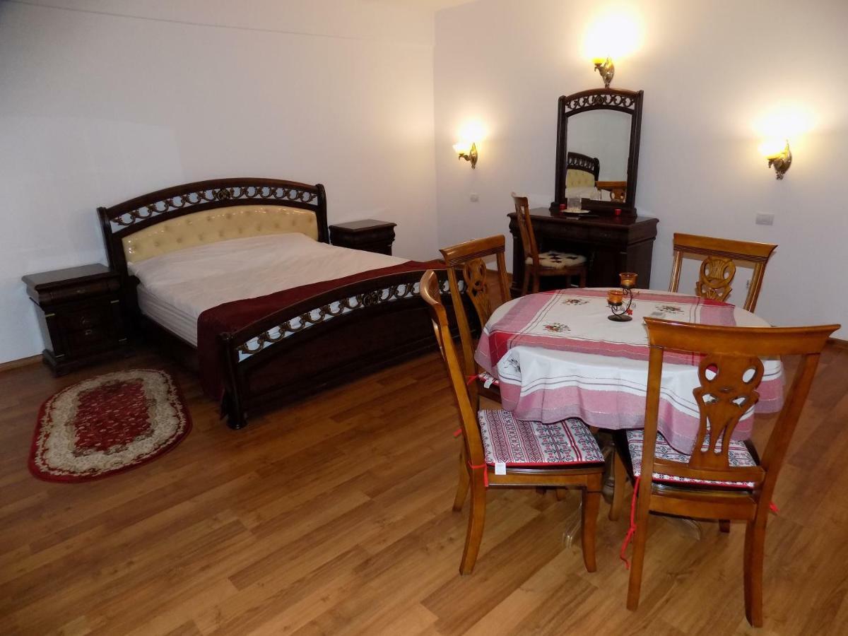 Tango Margo Hotell Valea Lupului  Exteriör bild
