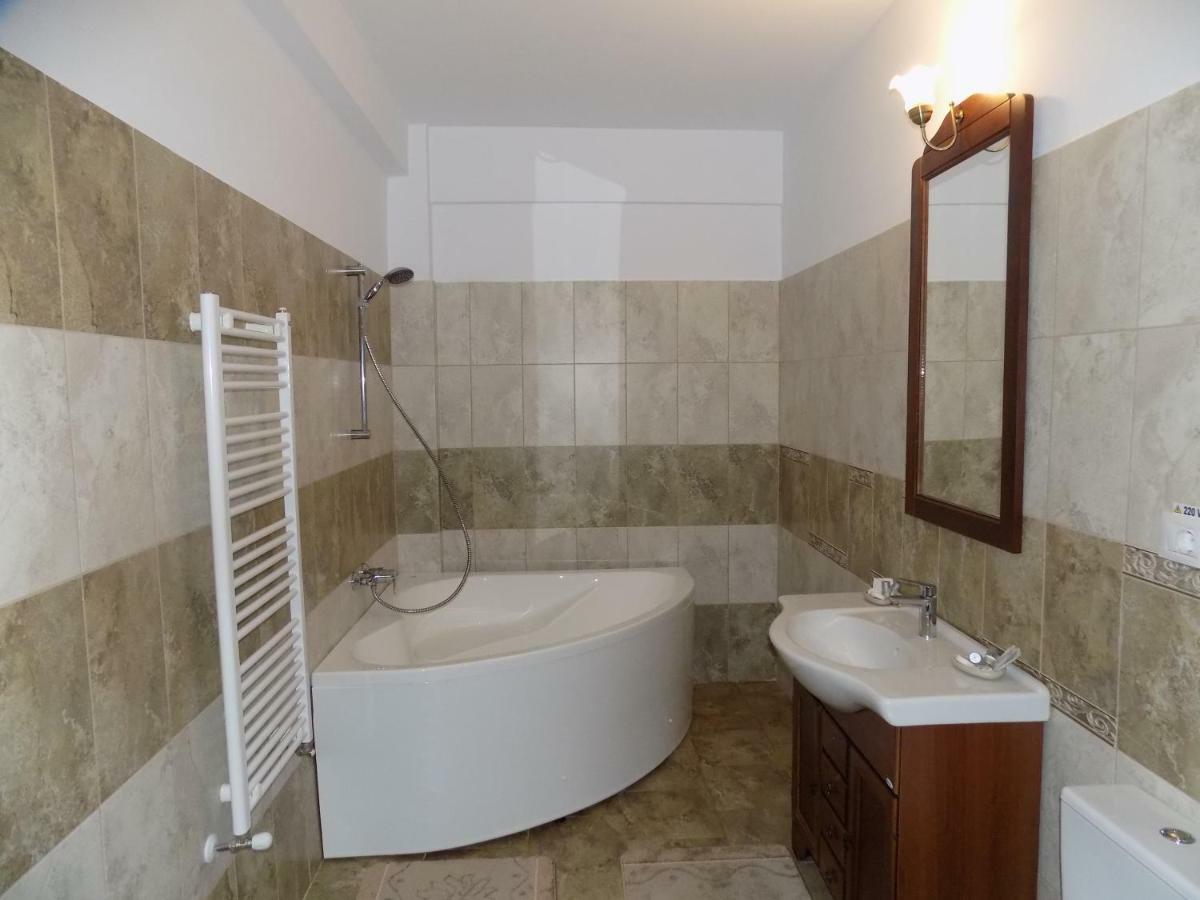 Tango Margo Hotell Valea Lupului  Exteriör bild