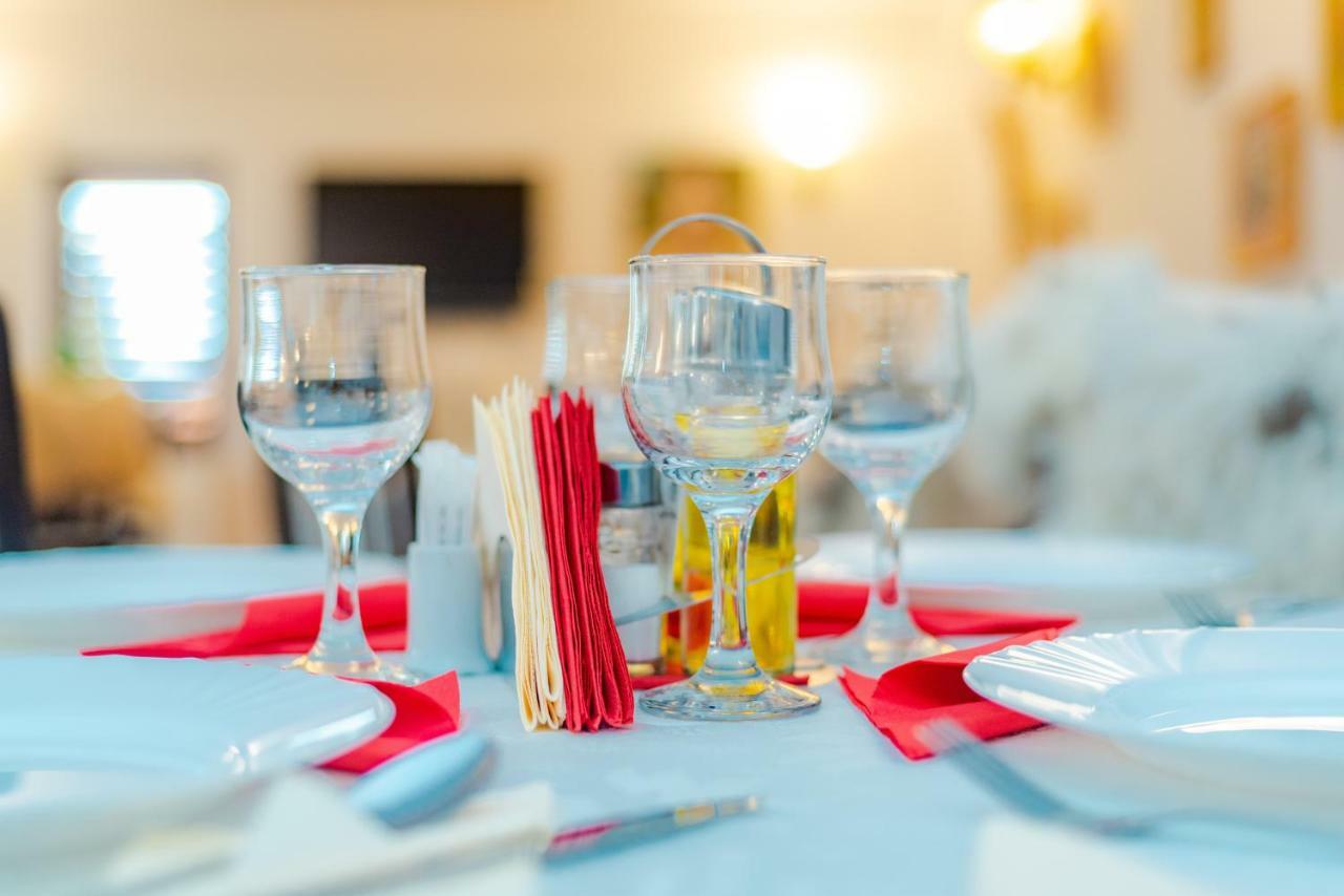 Tango Margo Hotell Valea Lupului  Exteriör bild
