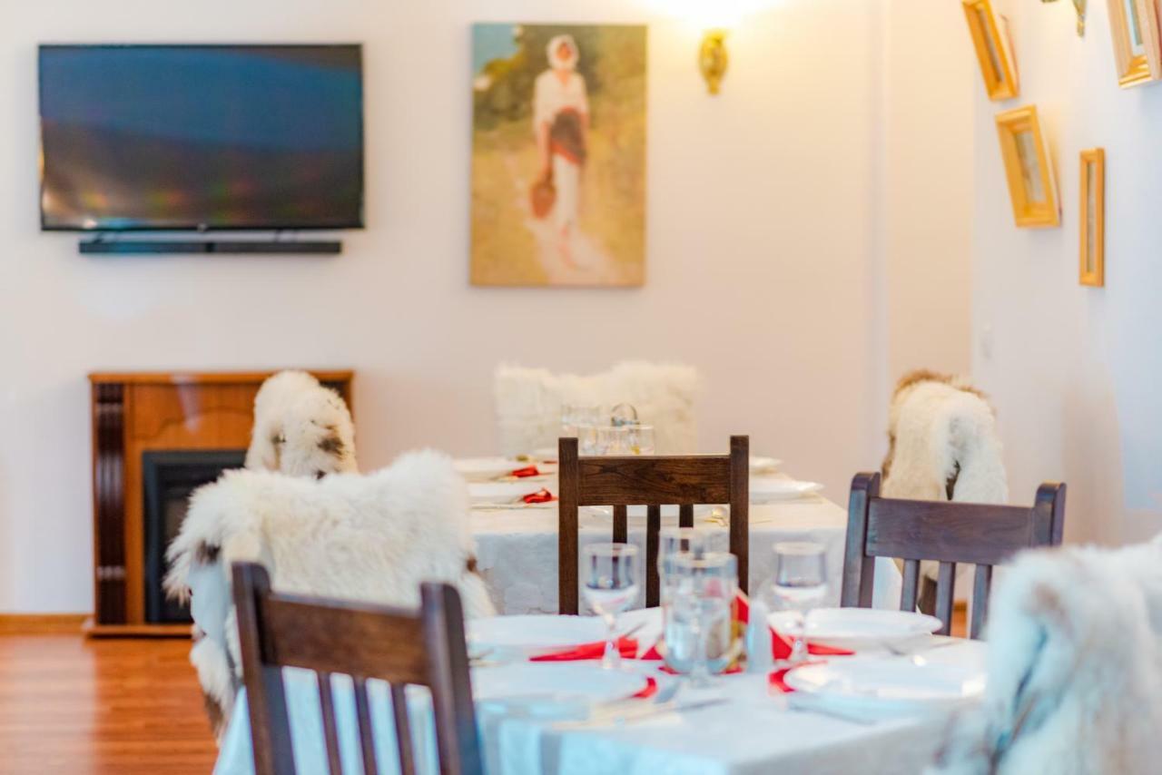 Tango Margo Hotell Valea Lupului  Exteriör bild