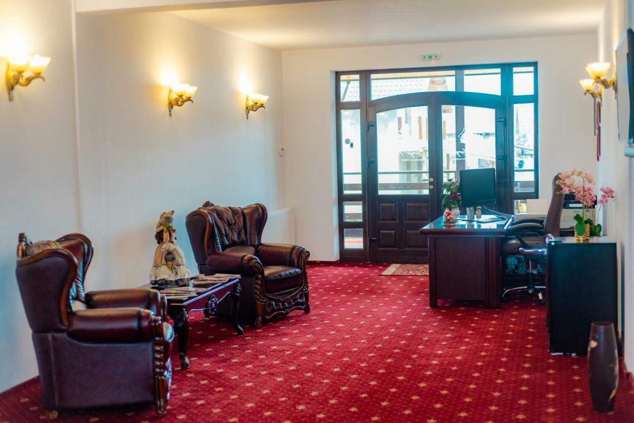 Tango Margo Hotell Valea Lupului  Exteriör bild